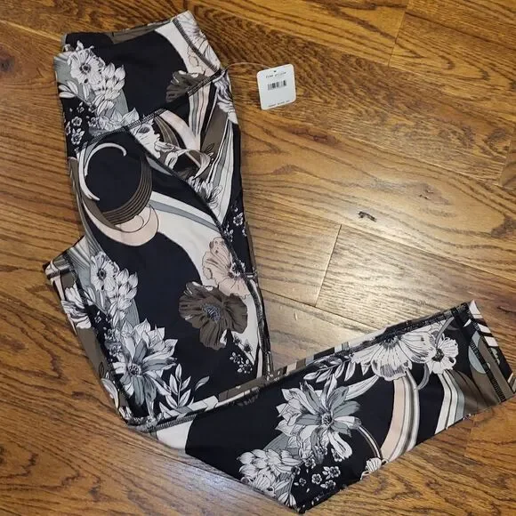 Free People Wave Crush Leggings Black Combo Small Floral - Picture 5 of 6